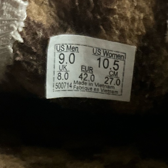 Women/ Men’s Vans® Classic Slip-On 'Pig Suede Shoes 
Women’s: 10.5
Men’s: 9 - Picture 8 of 8